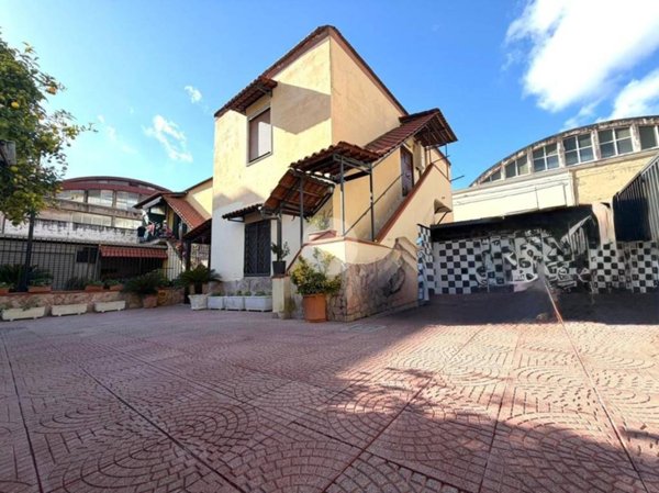 casa indipendente in vendita a Napoli in zona Bagnoli