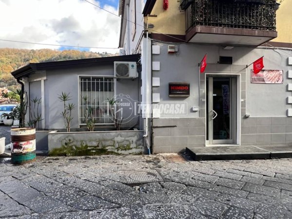 negozio in vendita a Napoli in zona Pianura