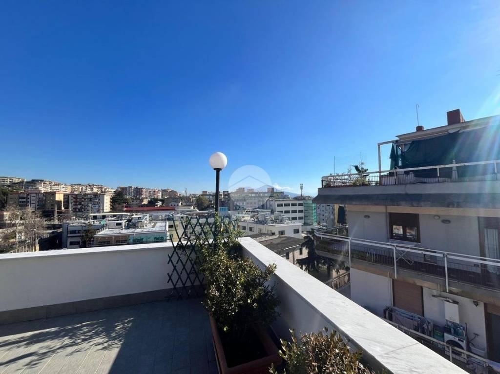 appartamento in vendita a Napoli in zona Arenella