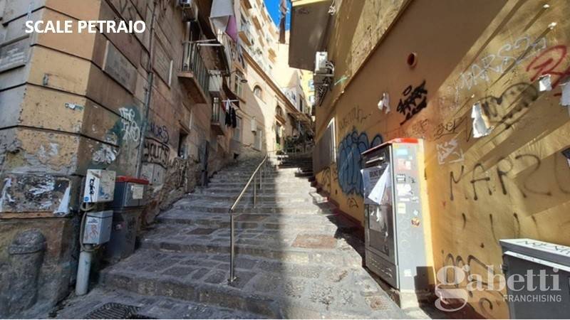 intera palazzina in vendita a Napoli in zona Vomero