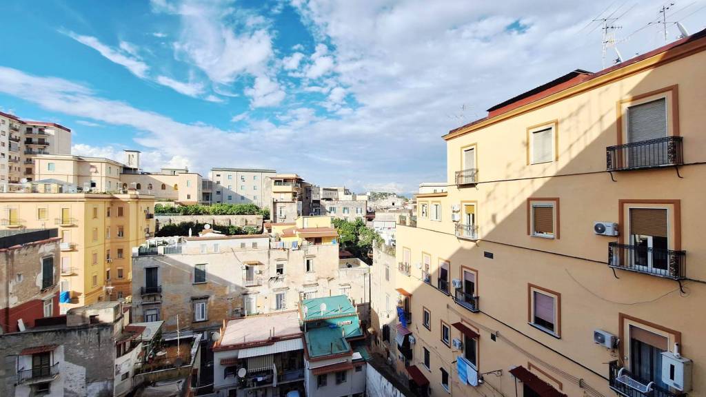 appartamento in vendita a Napoli in zona Avvocata