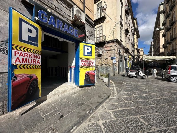 locale commerciale in vendita a Napoli