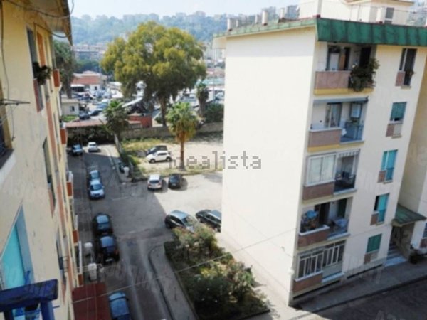appartamento in vendita a Napoli in zona Fuorigrotta