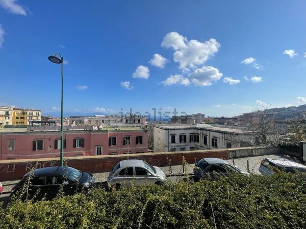 appartamento in vendita a Napoli in zona Chiaia