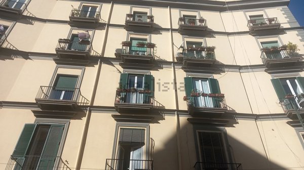 appartamento in vendita a Napoli in zona Chiaia