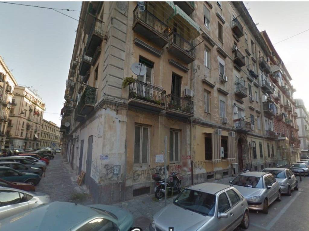 locale commerciale in vendita a Napoli