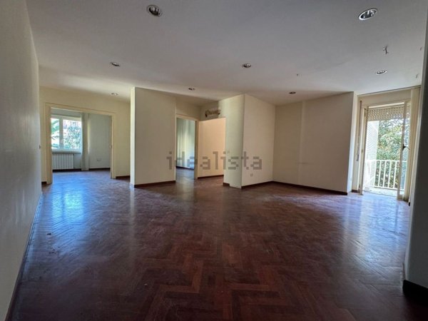 appartamento in vendita a Napoli in zona Chiaia