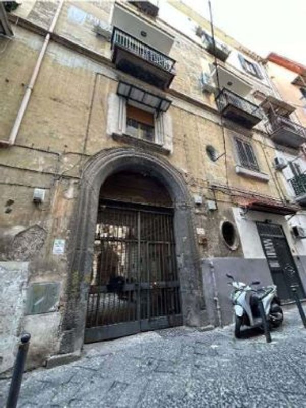 appartamento in vendita a Napoli in zona San Lorenzo