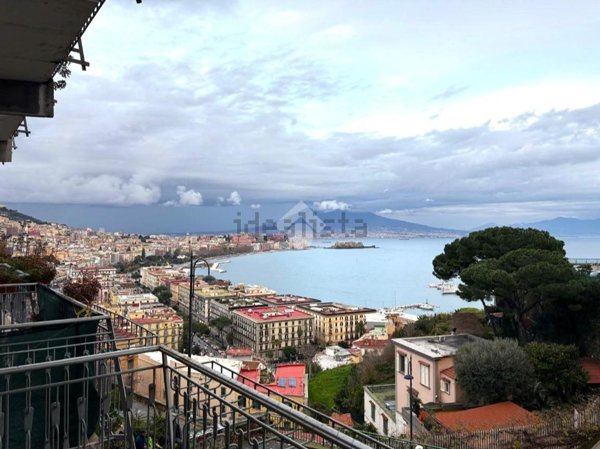 appartamento in vendita a Napoli in zona Chiaia