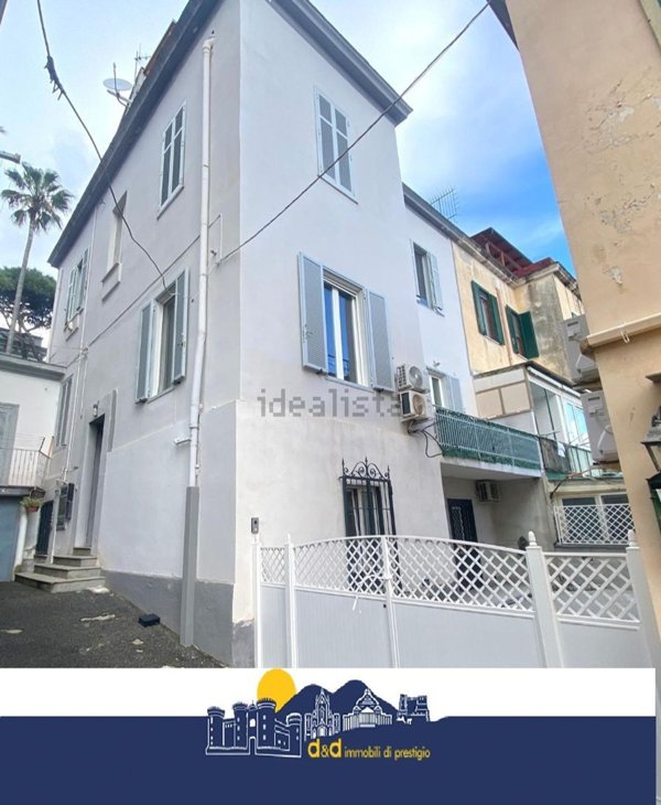 appartamento in vendita a Napoli in zona Posillipo