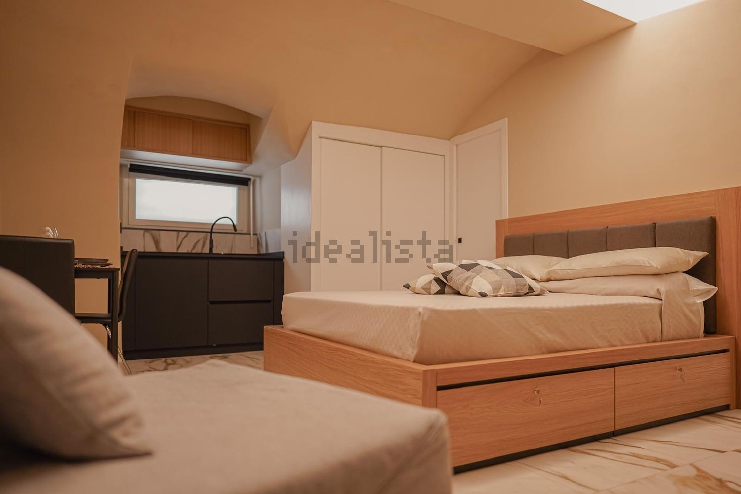 appartamento in vendita a Napoli in zona Chiaia