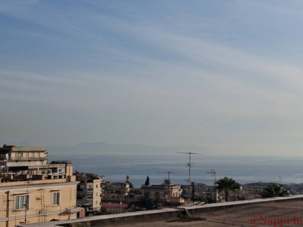 appartamento in vendita a Napoli in zona Chiaia