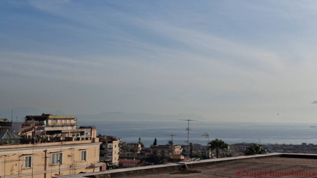 appartamento in vendita a Napoli in zona Chiaia