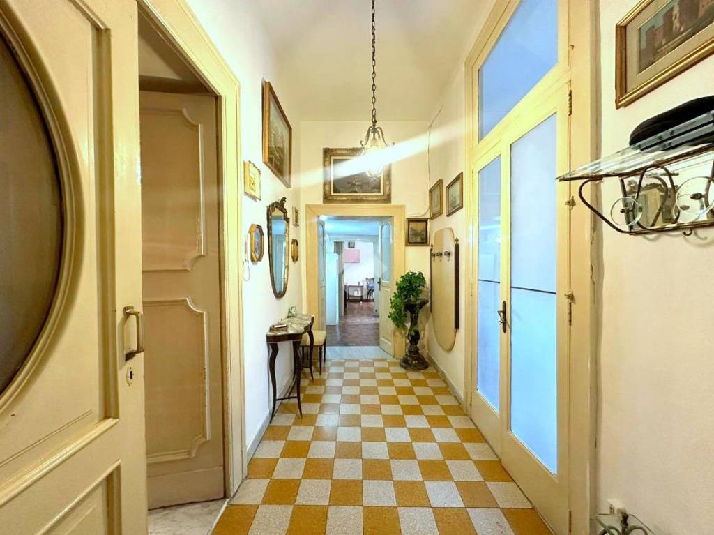 appartamento in vendita a Napoli in zona San Ferdinando