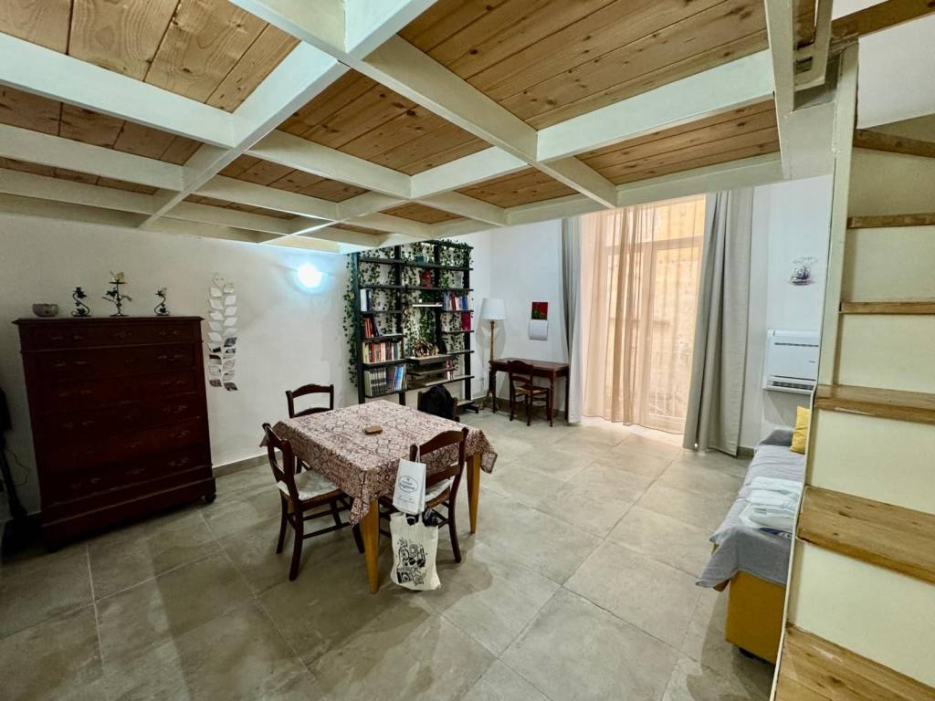 appartamento in vendita a Napoli in zona Stella