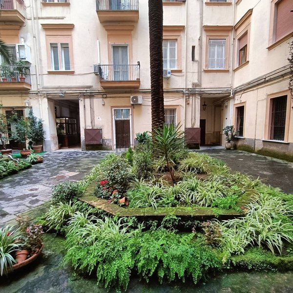 appartamento in vendita a Napoli in zona San Lorenzo