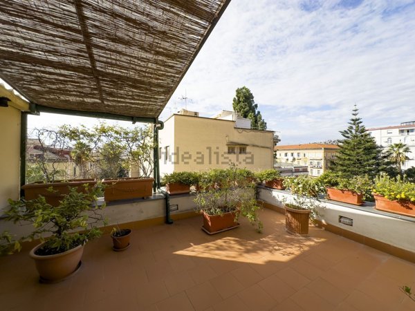 appartamento in vendita a Napoli in zona Chiaia