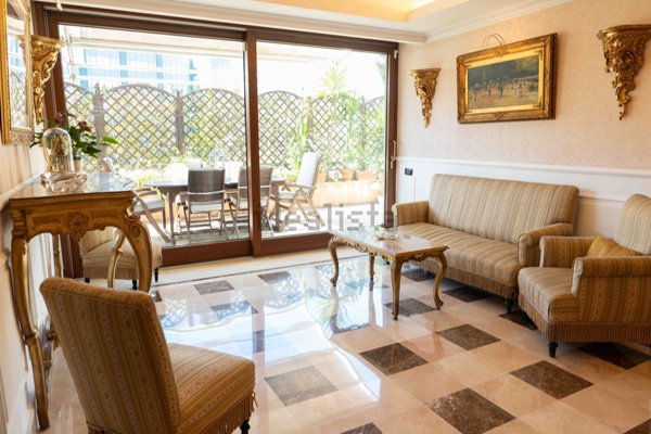 appartamento in vendita a Napoli in zona Capodimonte / Colli Aminei