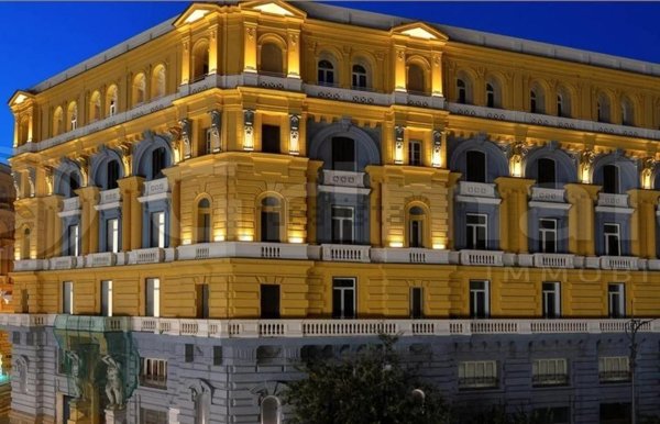 appartamento in vendita a Napoli in zona Mercato