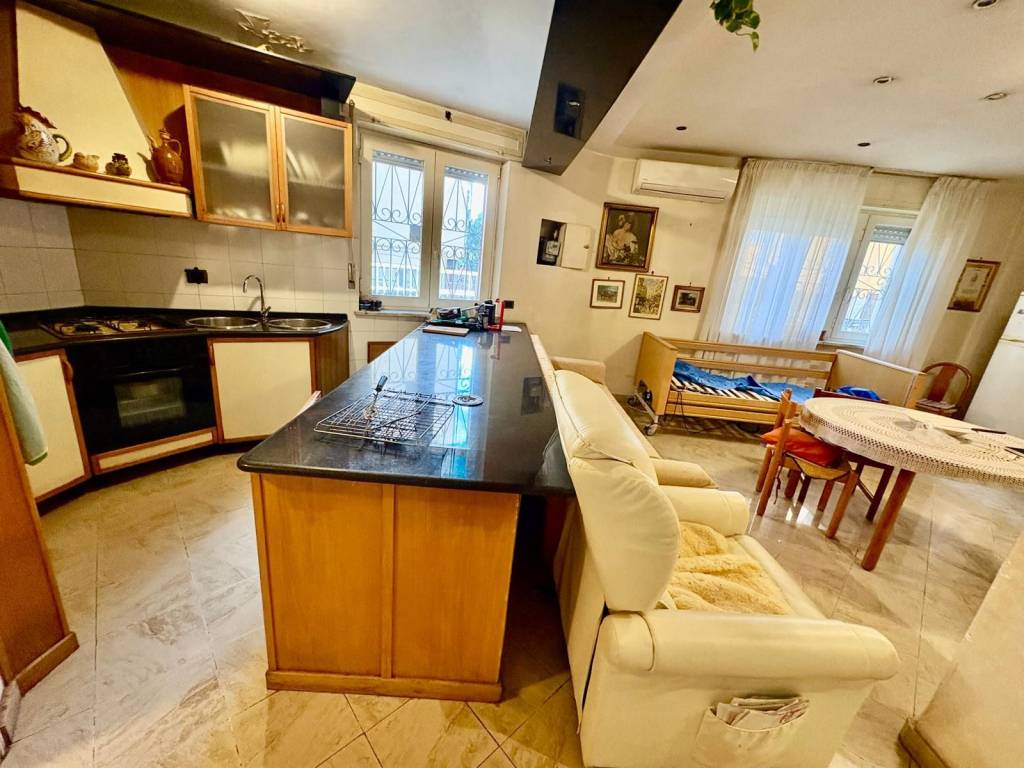 appartamento in vendita a Napoli in zona Arenella