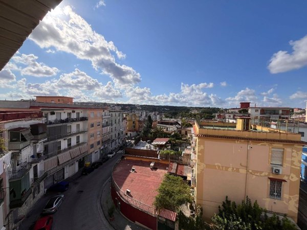 appartamento in vendita a Napoli in zona San Carlo all'Arena