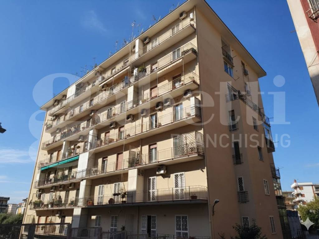 appartamento in vendita a Napoli in zona Fuorigrotta