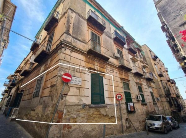 appartamento in vendita a Napoli in zona San Carlo all'Arena