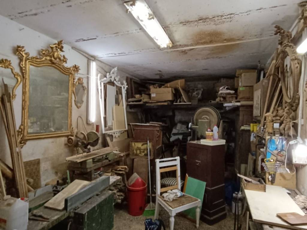 locale commerciale in vendita a Napoli