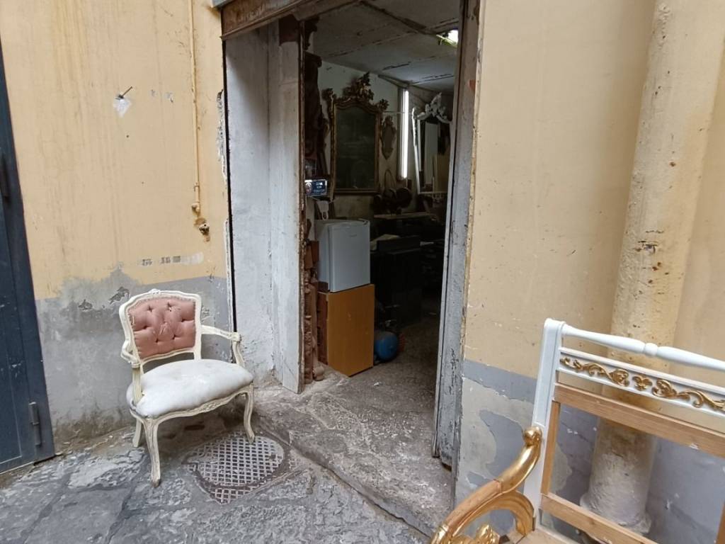 locale commerciale in vendita a Napoli