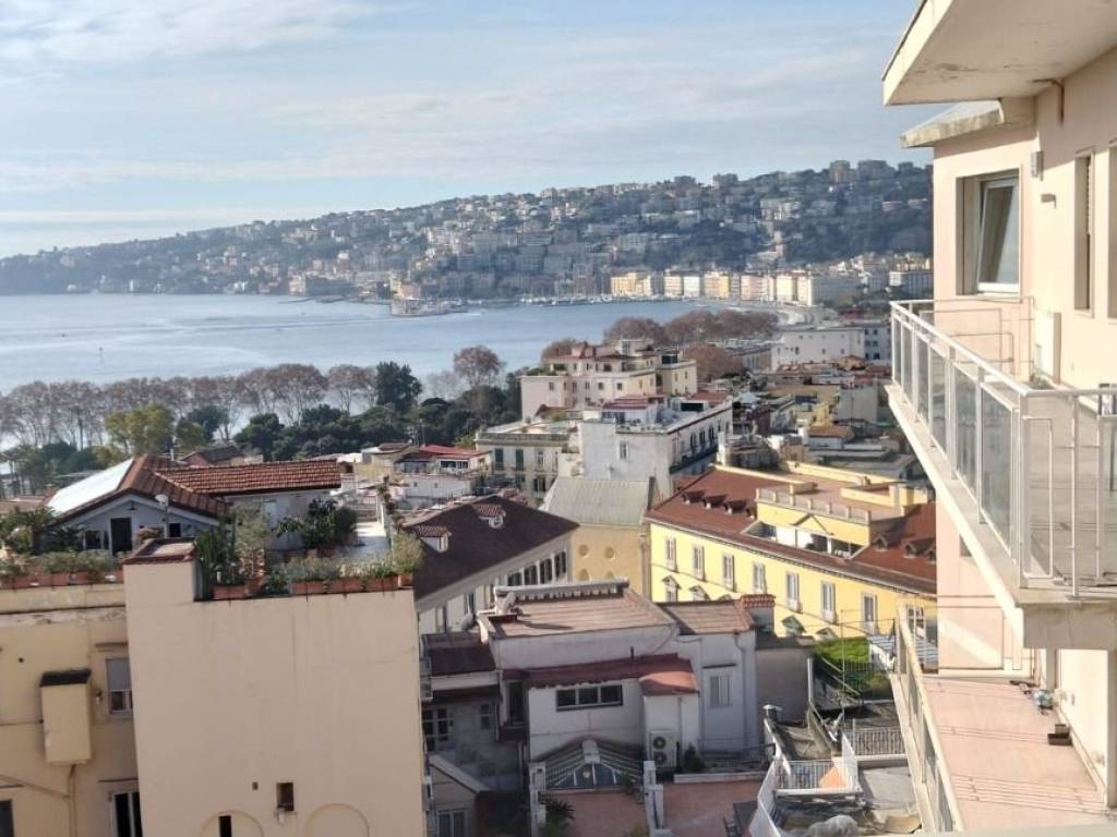 appartamento in vendita a Napoli in zona Chiaia