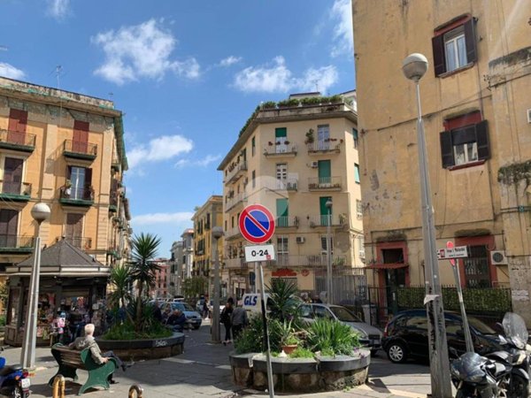 negozio in vendita a Napoli in zona Arenella