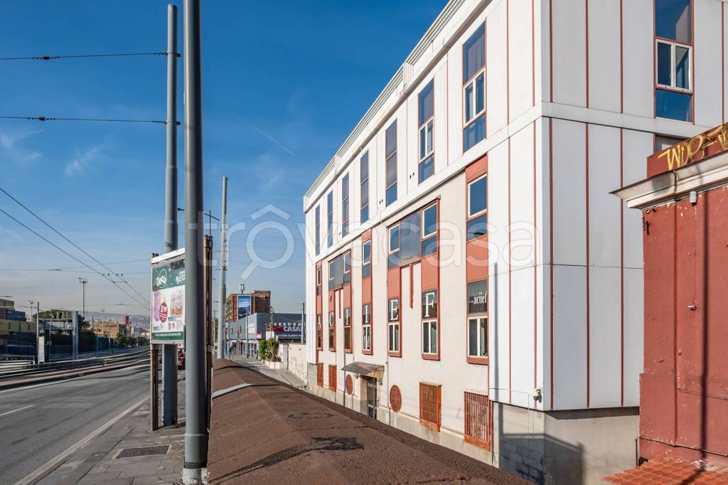 ufficio in vendita a Napoli in zona Zona Industriale-Ferrovia