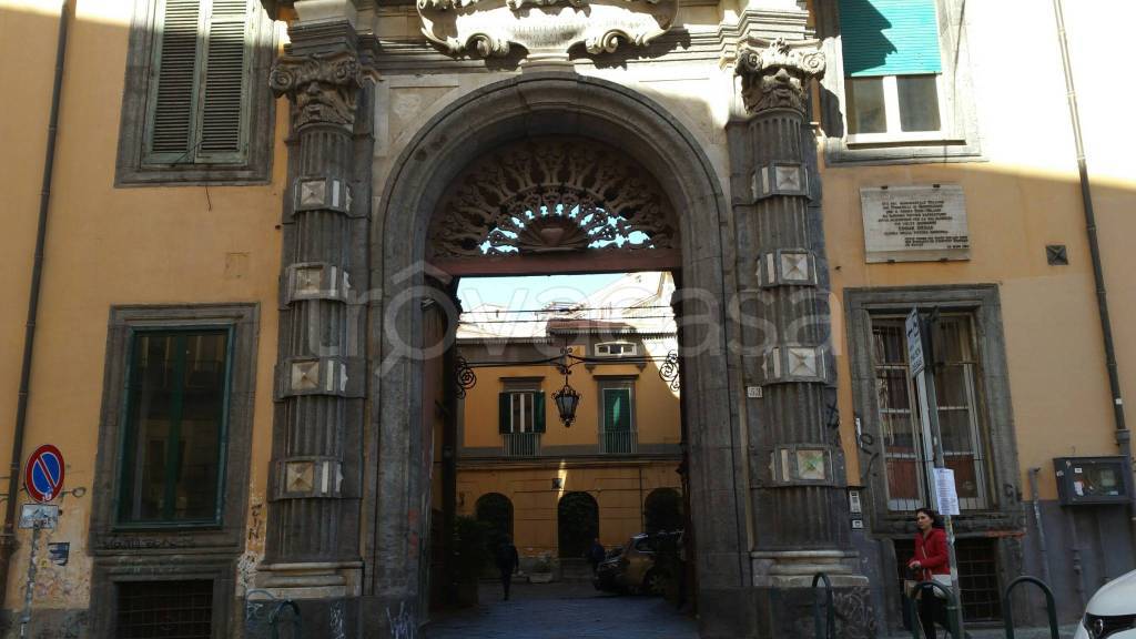 locale di sgombero in vendita a Napoli