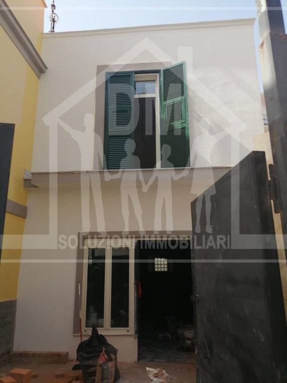 quadrivano in vendita a Napoli in zona Bagnoli