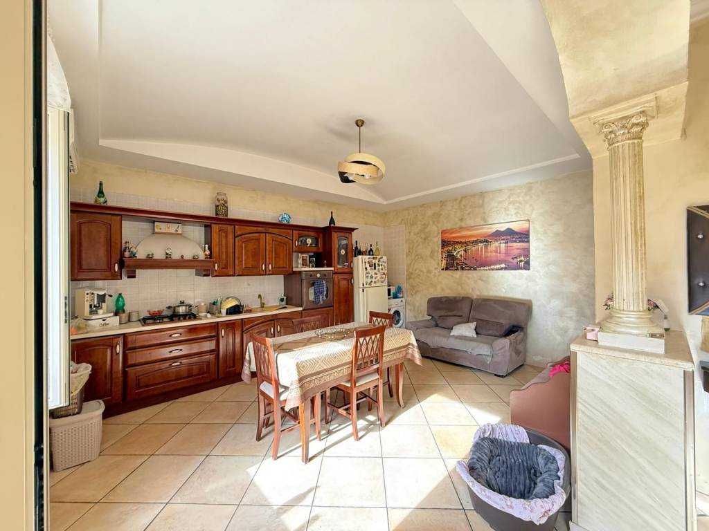 appartamento in vendita a Napoli in zona Secondigliano