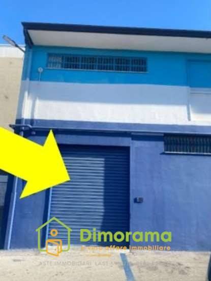 negozio in vendita a Napoli in zona Bagnoli