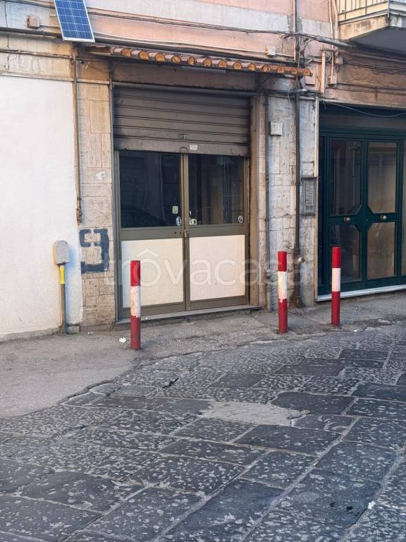 negozio in vendita a Napoli in zona Secondigliano