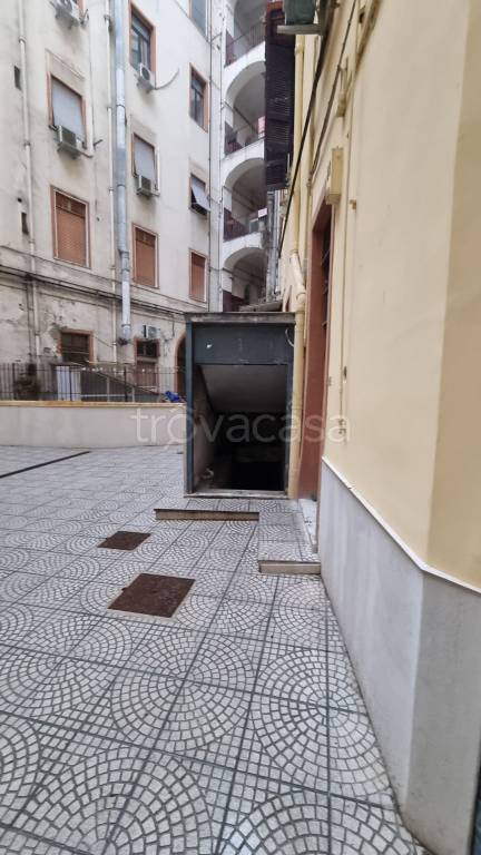 locale commerciale in vendita a Napoli