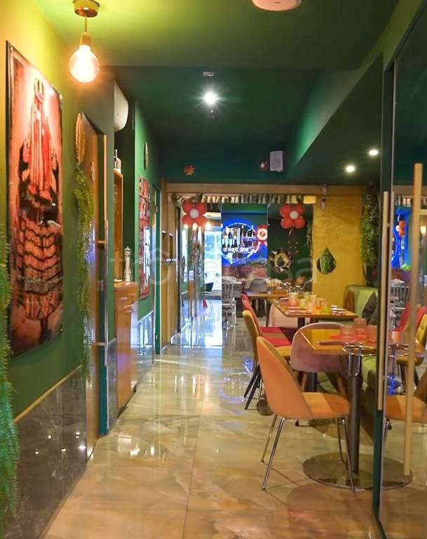 negozio in vendita a Napoli in zona Chiaia