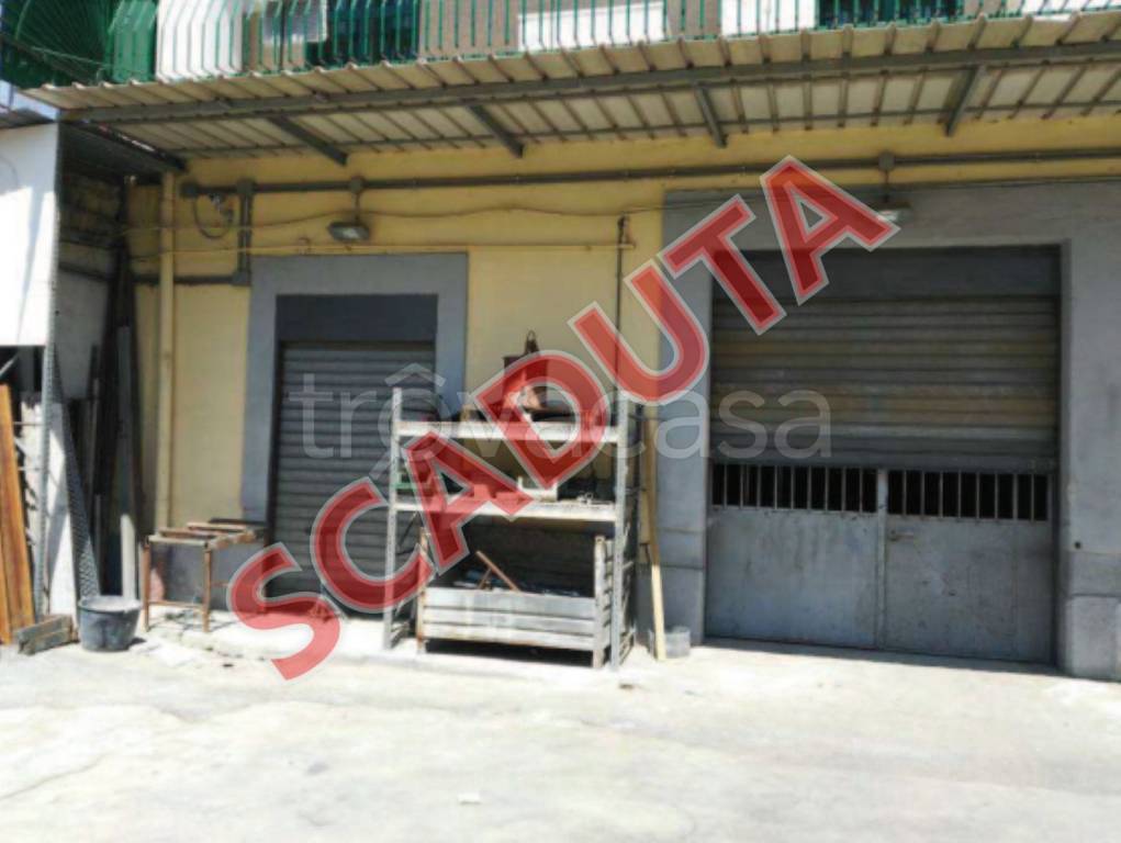 negozio in vendita a Napoli in zona Poggioreale