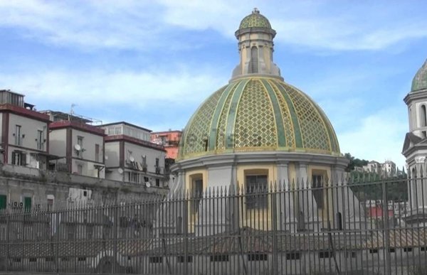 appartamento in vendita a Napoli in zona Stella