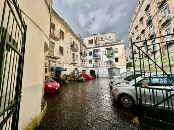 appartamento in vendita a Napoli in zona Stella