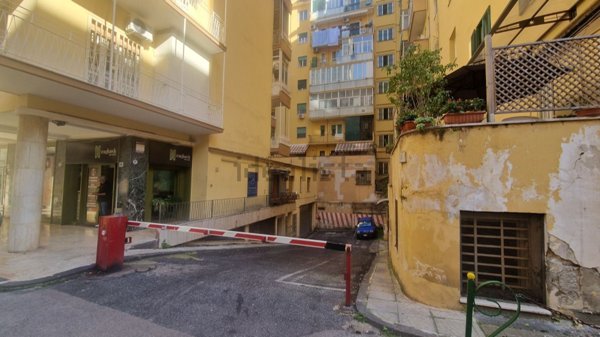 ufficio in vendita a Napoli in zona Vomero