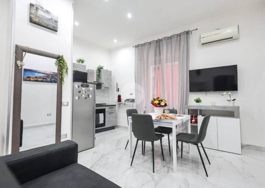appartamento in vendita a Napoli in zona Stella