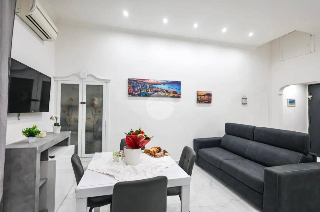appartamento in vendita a Napoli in zona Stella