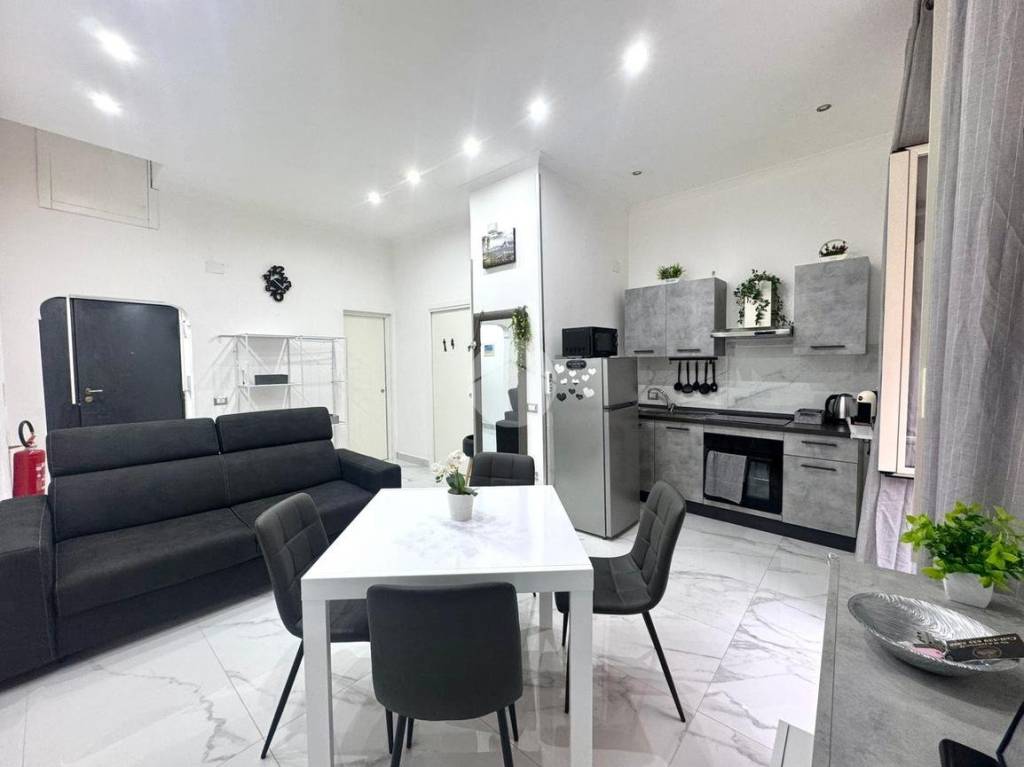 appartamento in vendita a Napoli in zona Stella