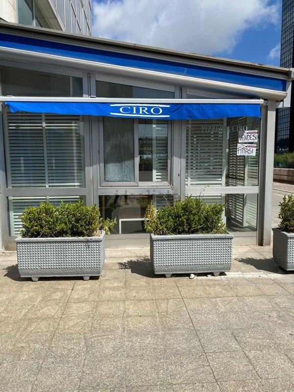 locale commerciale in vendita a Napoli