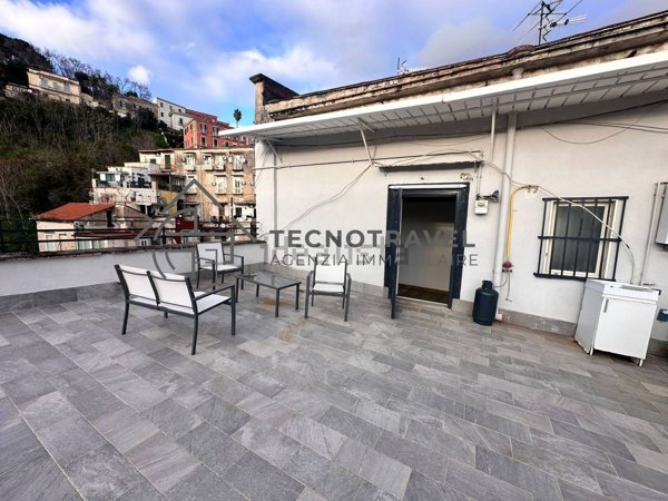appartamento in vendita a Napoli in zona San Carlo all'Arena