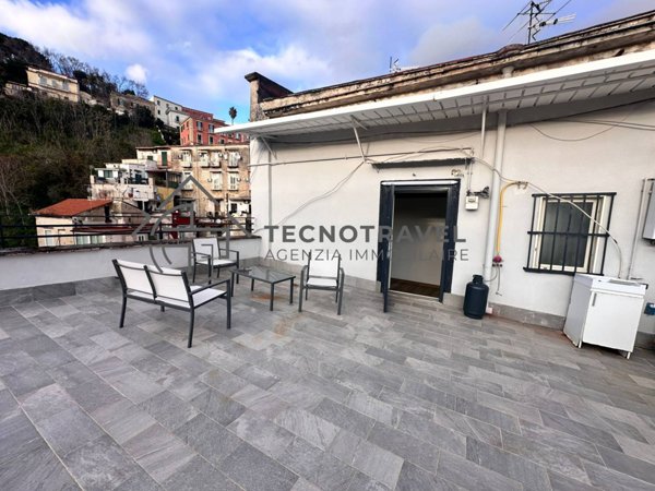 appartamento in vendita a Napoli in zona San Carlo all'Arena