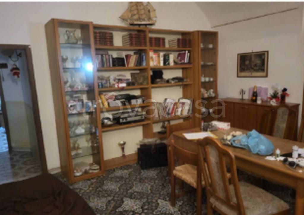 appartamento in vendita a Napoli in zona San Carlo all'Arena